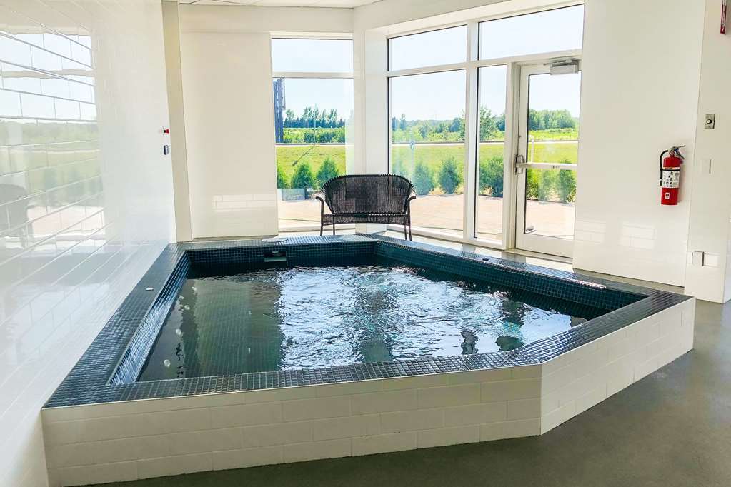Quality Inn & Suites Mont-Joli Udogodnienia zdjęcie